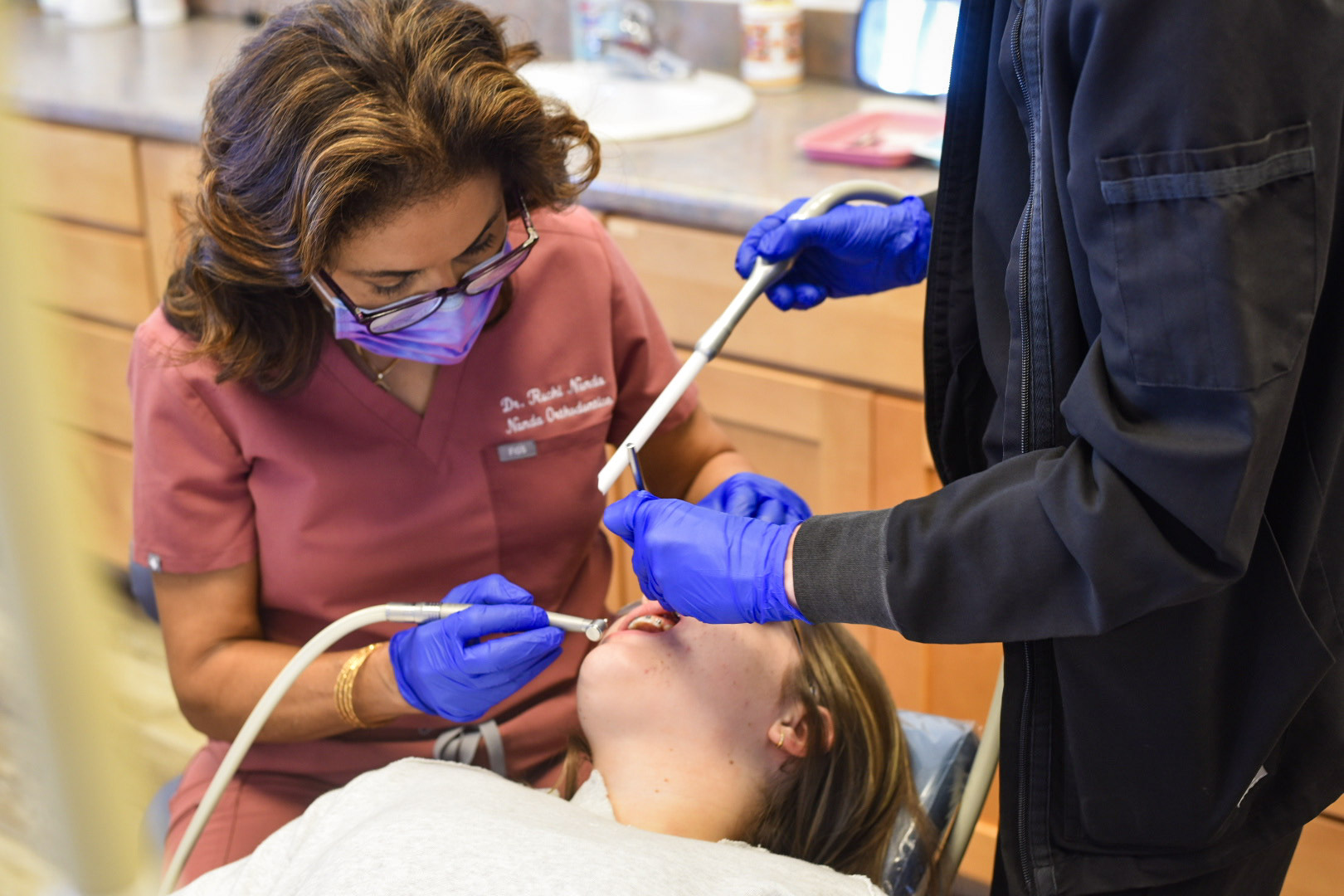 Dr. Ruchi Nanda treating a patient at Nanda Orthodontics